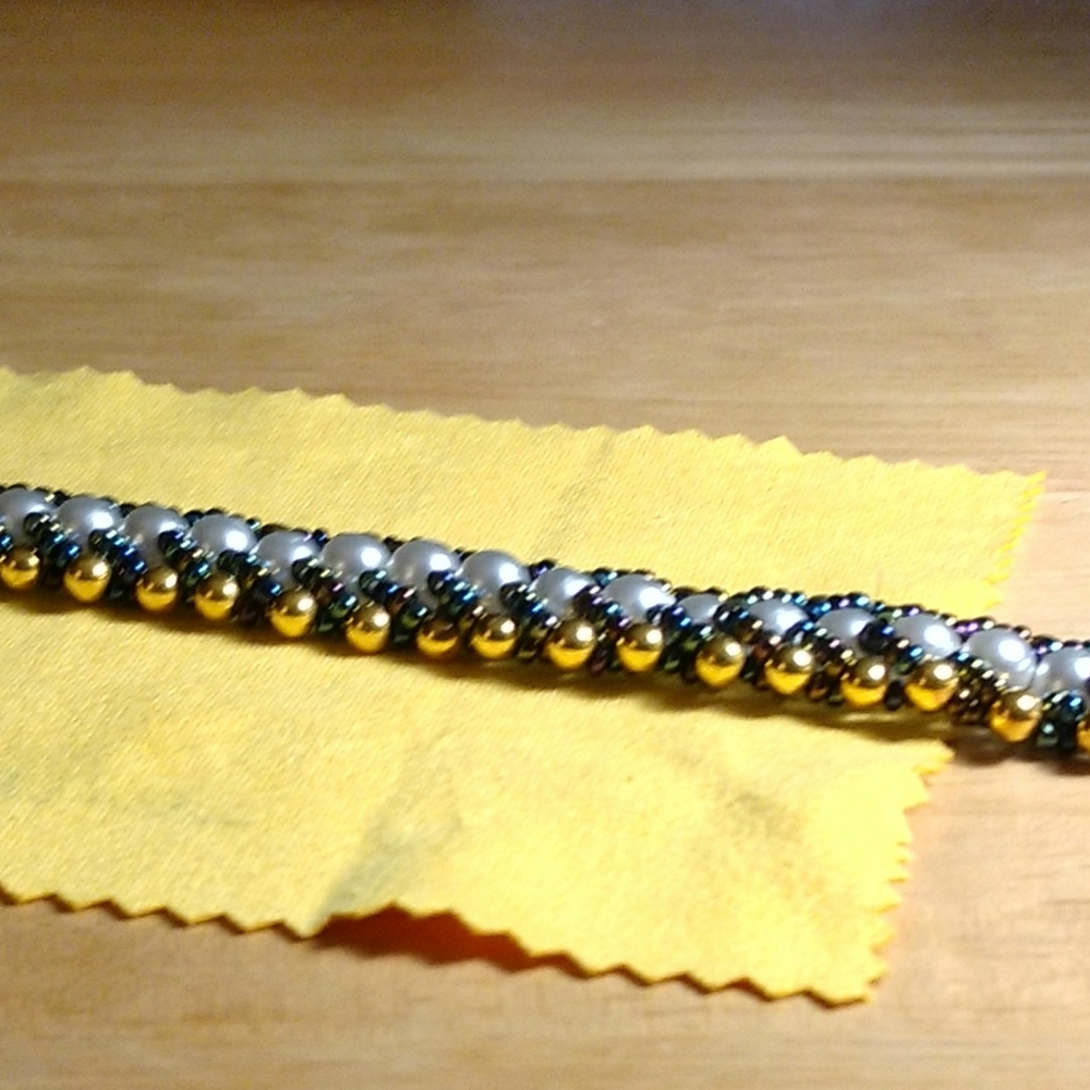 6.5 to 7.5 flat spiral bracelet Pearl with blue
